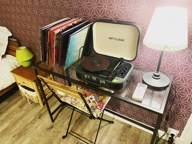 Tourne-disques vintage mis à disposition